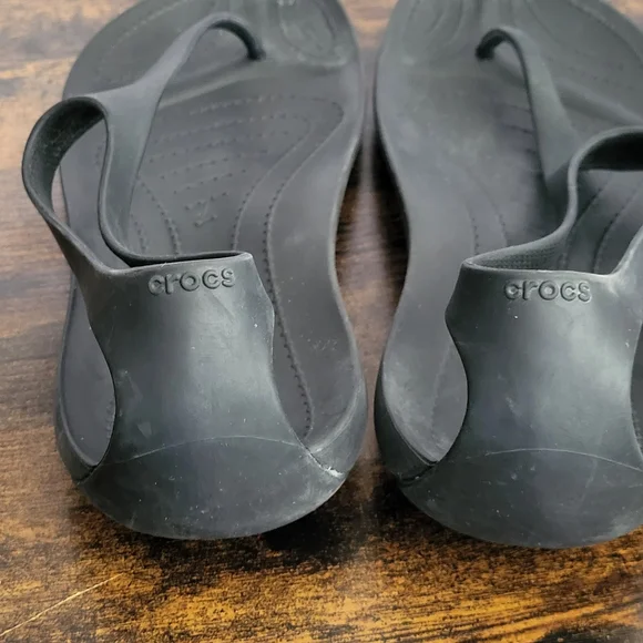 CROCS Black Women's Slingback Flip Sandals - Picture 2 of 7